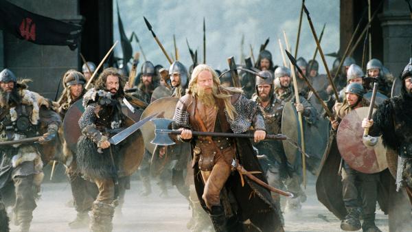 Bild 1 von 12: Cerdic (Stellan Skarsgard, Mitte)