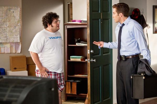 Bild 1 von 9: Jamies (Jake Gyllenhaal, r.) Leben ist perfekt, die Liebe zu Maggie und der Job als Vertreter, dem kann nicht einmal die ständige Präsenz seines Bruders Josh (Josh Gad, l.) einen Abbruch tun ...