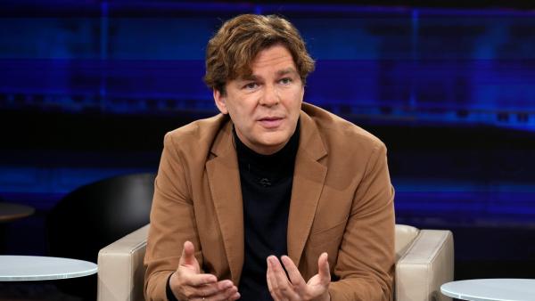 Bild 1 von 4: Im SWR Talk-Klassiker trifft Moderator Michael Steinbrecher spannende Gäste, die ihre bewegenden Geschichten erzählen - emotional, spannend und mitten aus dem Leben.