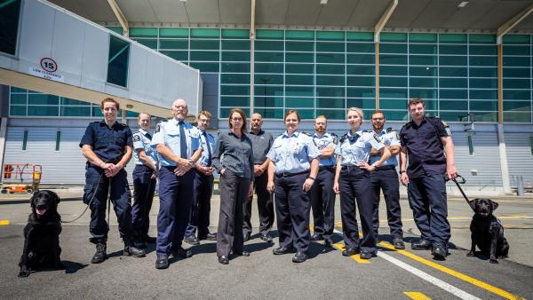 Bild 1 von 3: Willkommen in Neuseeland: Das Team der Border Patrol.