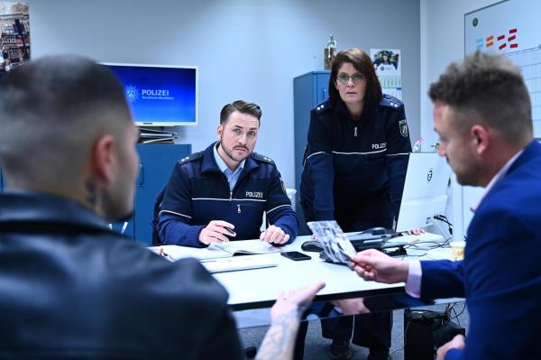 Bild 1 von 12: Jonas Schmidt (l.); Ilka Fischer (r.)