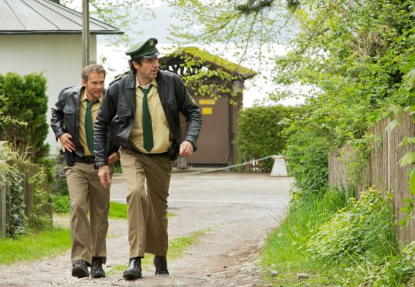 Bild 1 von 9: Hubert (Christian Tramitz, links) und Staller (Helmfried von Lüttichau) bei einem Einsatz.