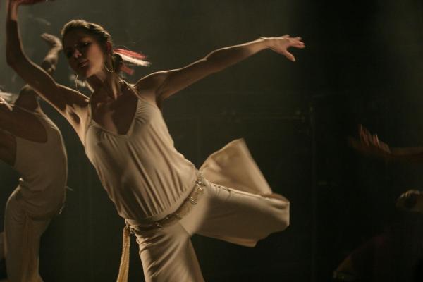 Bild 1 von 6: Sara (Izabella Miko)