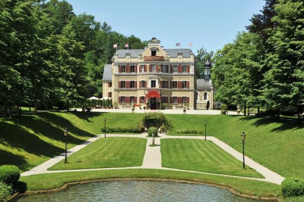 Bild 1 von 2: Fürstenhof im Sommer.