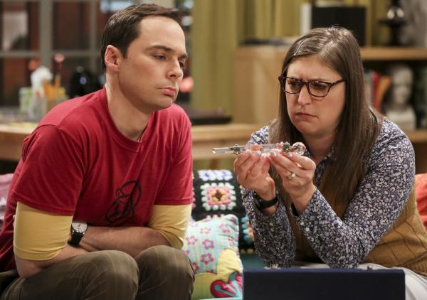 Bild 1 von 7: Sheldon (Jim Parsons, l.); Amy (Mayim Bialik, r.)