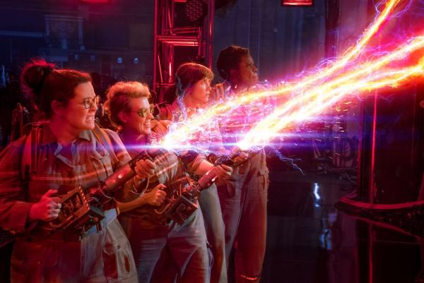 Bild 1 von 4: The Ghostbusters Abby (Melissa McCarthy), Holtzmann (Kate McKinnon), Erin (Kristen Wiig) and Patty (Leslie Jones) in Columbia Pictures' GHOSTBUSTERS.