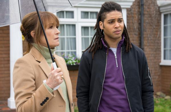 Bild 1 von 6: Harry Wild (Jane Seymour) und ihr Detektivpartner Fergus (Rohan Nedd) sind sich trotz aller Umstände sicher, das Rätsel um den ermordeten Regisseur knacken zu können.