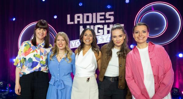 Bild 1 von 1: Moderatorin Negah Amiri (mi.) mit ihren Gästen v.l.n.r.:  Lena Loster, Teresa Jung, Josepha Walter, Iryna Prykhodzka.