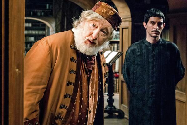 Bild 1 von 10: Zacharias (Felix von Manteuffel) misstraut Ambrosius (Christoph Bach) zutiefst.