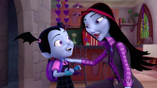 Bild 1 von 13: a) Vampirina möchte sowohl Valentinstag als auch Ghulentinstag feiern, vertauscht jedoch die Glückwunschkarten. b) Als Mr. Gore eine Vertretung braucht, springt Oxana ein.