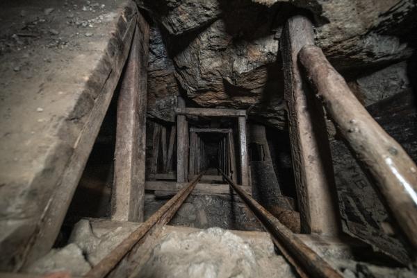 Bild 1 von 3: Im walisischen Cwmystwyth graben schon Menschen der Bronzezeit nach Erzen.