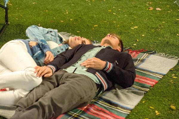 Bild 1 von 15: Im Bild: Meg Donnelly (Taylor Otto), Peyton Meyer (Trip Windsor).