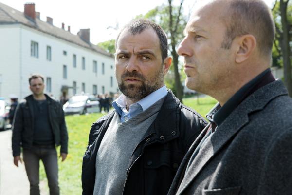 Bild 1 von 1: Im Bild: Roland Silbernagl (Leo Jauk), Jürgen Maurer (Gerhard Mesek), Heino Ferch (Richard Brock).