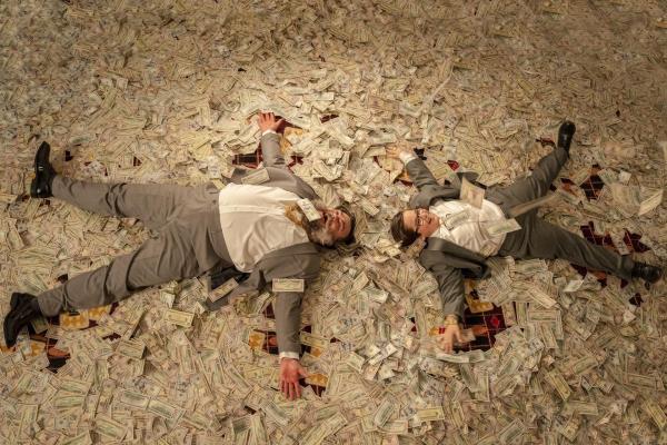 Bild 1 von 9: Satan (Jack Black, l.); Liam Turner (Robert Timothy Smith, r.)