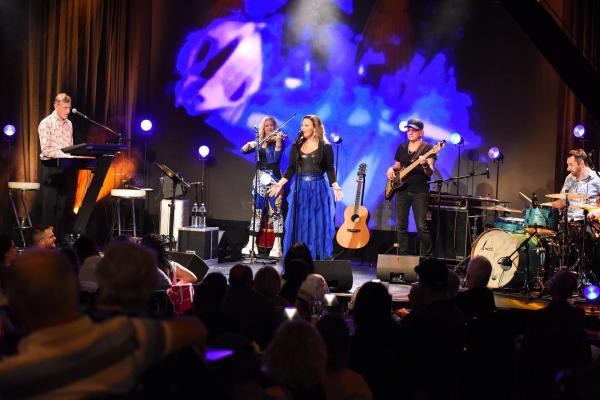 Bild 1 von 18: Im Bild: Katharina Straßer mit Geri Schuller, Hanna Pichler, Erich Buchebner, Bernhard Egger.