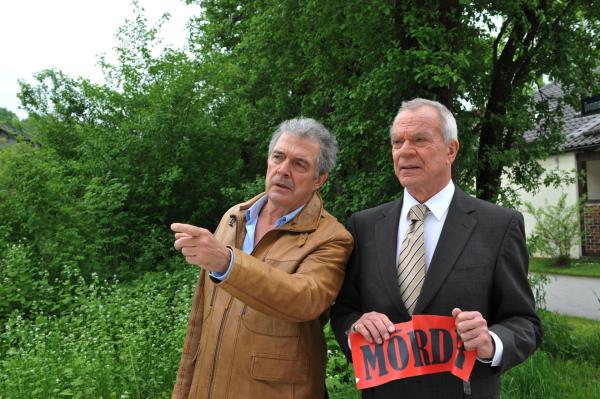 Bild 1 von 10: André (Joachim Lätsch, l.); Werner (Dirk Galuba, r.)