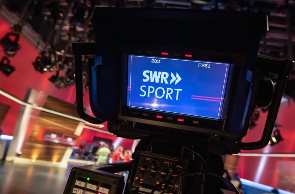 Bild 1 von 4: Kamera im SWR Sport-Studio.