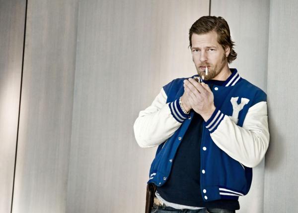 Bild 1 von 20: (1. Staffel) - Macho bleibt Macho, auch wenn er 20 Jahre im Koma lag: Mick Brisgau (Henning Baum) ist der letzte Bulle ...