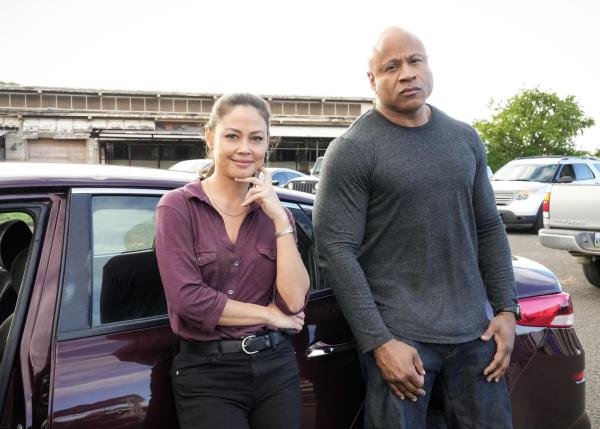 Bild 1 von 8: Jane Tennant (Vanessa Lachey, l.); Sam Hanna (LL Cool J, r.)