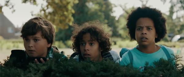 Bild 1 von 3: Sammy (Arthur Hermans), Felix (Junes Callaert) und Noor (Maja Azila) wollen mehr über EternoFarma erfahren.