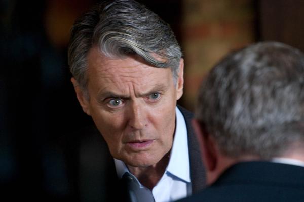 Bild 1 von 5: Guy Sandis (Simon Williams).