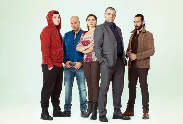 Bild 1 von 2: (v.li.): Salvatore Esposito (Gennaro Savastano), Marco D'Amore (Ciro di Marzio), Maria Pia Calzone (Immacolata Savastano), Fortunato Cerlino (Pietro Savastano), Marco Palvetti (Salvatore Conte)