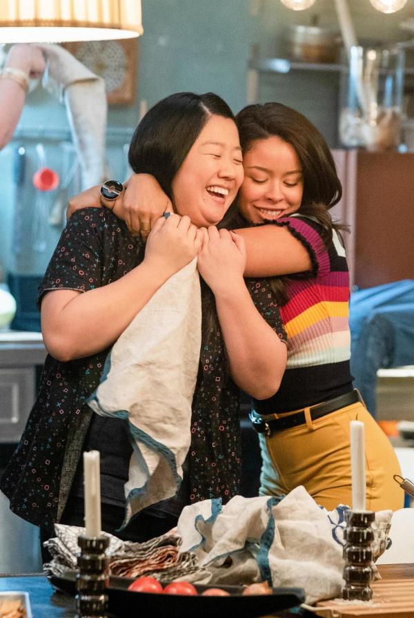 Bild 1 von 26: Im Bild (v.li.): Sherry Cola (Alice Kwan), Cierra Ramirez (Mariana Adams Foster).