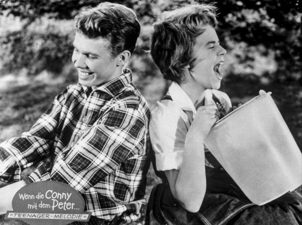 Bild 1 von 18: Im Bild: Peter Kraus (Peter), Conny Froboess (Conny).