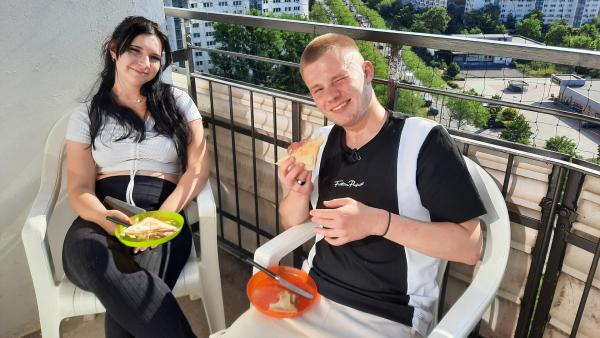Bild 1 von 8: Angelina und Steven hoffen auf Unterstützung vom Amt. Beide sind arbeitslos