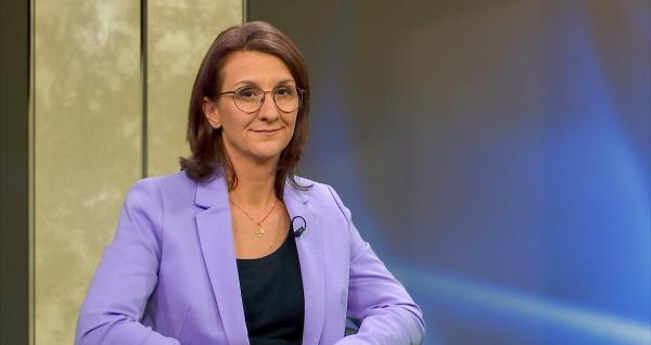 Bild 1 von 2: Seit der Corona-Pandemie sind die Impfraten in Österreich spürbar gesunken. Besonders bei Standardimpfungen wie Masern, Mumps oder Diphtherie zeigen sich rückläufige Trends. Experten führen dies auf ein wachsendes Misstrauen gegenüber staatlichen Gesundheitsmaßnahmen, eine zunehmende Skepsis gegenüber der Pharmaindustrie und die anhaltenden Debatten über die Corona-Impfung zurück. Während Impfgegner betonen, dass jeder selbst über seinen Körper entscheiden sollte, warnen Mediziner vor den Folgen: Sinkende Impfraten könnten zu neuen Krankheitsausbrüchen führen, die eigentlich vermeidbar wären. Im Bild: Daniela Kohlfürst (Ärztin an der Univ.-Klinik für Kinder- und Jugendheilkunde in Graz sowie Mitglied im Nationalen Impfgremium).