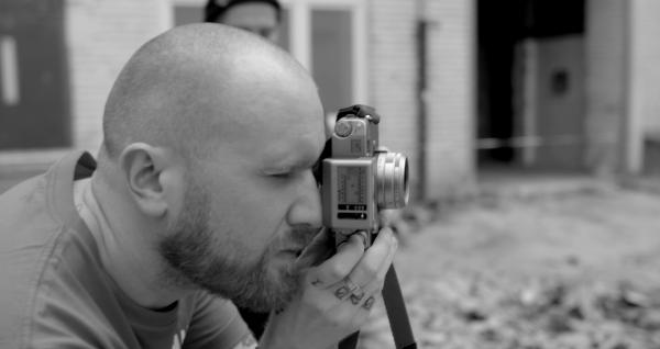 Bild 1 von 8: Fotograf Peter Kaaden jettet um die Welt und hat dauernd irgendein Model vor der Linse. Ist er bei so einem Lifestyle selbst frei von Neid?