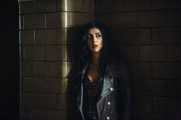 Bild 1 von 5: Kelly Maxwell (Dana DeLorenzo)
