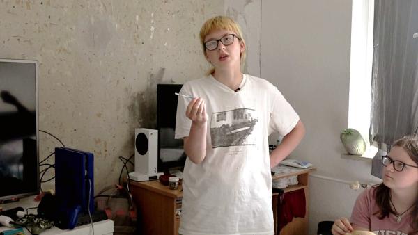 Bild 1 von 2: Jasmin glaubt, dass sie wieder schwanger ist..