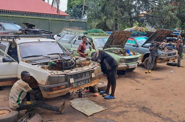 Bild 1 von 5: Werkstatt in Guinea