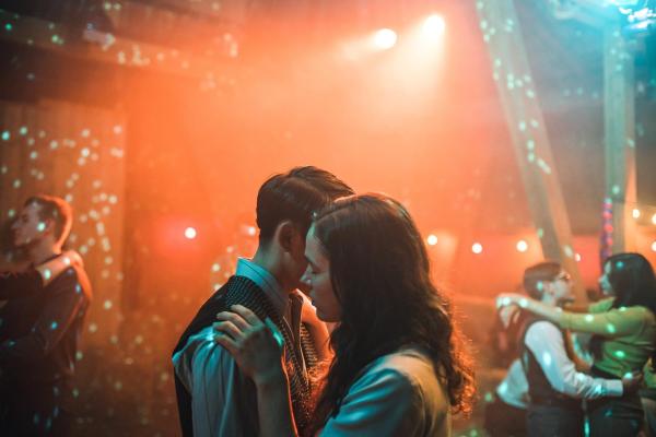 Bild 1 von 25: Im Bild: Jakob Mader (Elias (18+), Verena Altenberger (Moid).