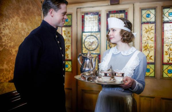 Bild 1 von 30: Im Bild: Hugo Johnstone-Burt (Constable Hugh Collins), Ashleigh Cummings (Dorothy 'Dot' Williams).