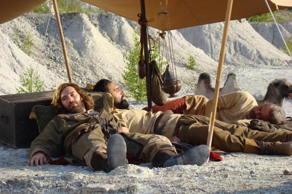 Bild 1 von 4: Marco Polo und seine Reisegefährten sind erschöpft nach der monatelangen Reise nach China.