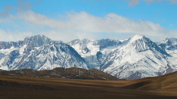 Bild 1 von 2: Die Sierra Nevada bietet eindrucksvolle Kulissen in Kaliforniens Traumfabrik.