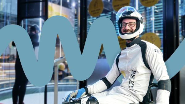 Bild 1 von 7: Nikolai Johann (34) ist der erste Deutsche Meister im Indoor Para Skydiven.