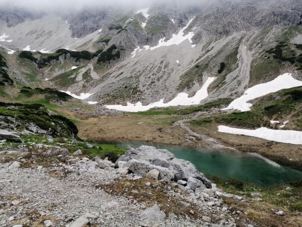 Bild 1 von 13: Bergsee hinter dem Prinz-Luitpold-Haus in den Allgäuer Alpen, auf 1850 Meter Höhe