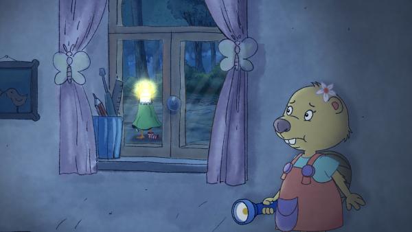 Bild 1 von 5: Was geht da vor Fritzis Fenster vor sich?