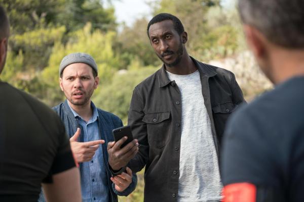 Bild 1 von 6: Mehdi Badhou (Ali Marhyar, l.); Ismaël Ndongo (Christophe Ntakabanyura, r.)