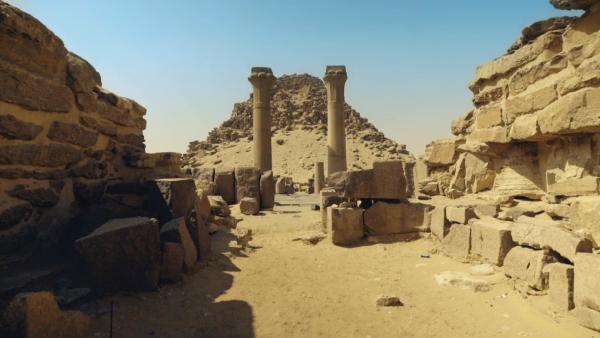 Bild 1 von 3: Um 2500 v. Chr. gründet Pharao Sahure eine Königsnekropole in Abusir und errichtet einen Pyramidenkomplex.