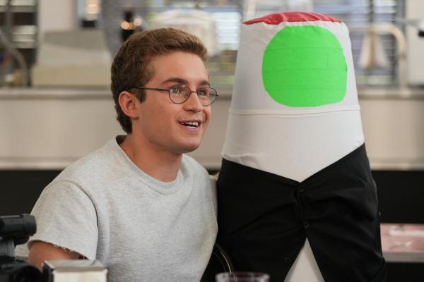 Bild 1 von 11: Adam Goldberg (Sean Giambrone)
