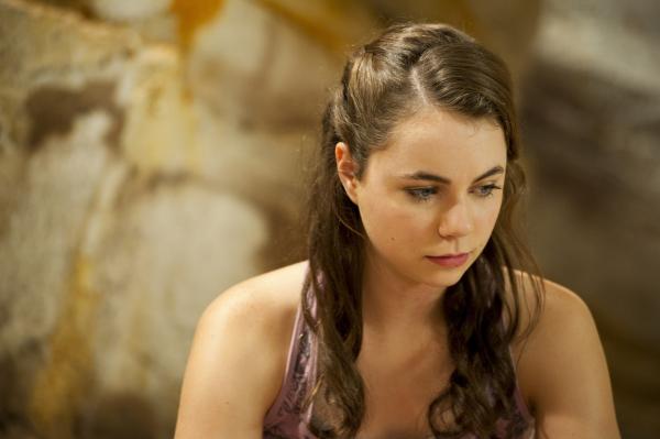 Bild 1 von 6: Nixie (Ivy Latimer) ist von Lyla und Sirena enttäuscht.