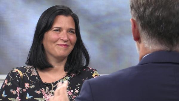 Bild 1 von 7: Conny Kloiber zu Gast bei Bibel TV Das Gespraech mit Moderator Wolfgang Severin