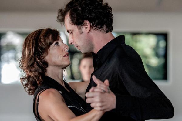 Bild 1 von 28: Im Bild: Julia Cencig (Nina Pokorny), Marcel Mohab (Robert Gessler).
