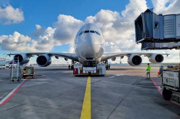 Bild 1 von 4: Wegen ihrer Maße wurden viele Millionen in Flughäfen investiert, auf denen die A380 landen soll.