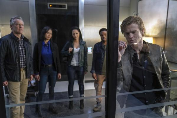 Bild 1 von 14: (v.l.n.r.) James MacGyver (Tate Donovan); Desi (Levy Tran); Riley Davis (Tristin Mays); Wilt Bozer (Justin Hires); MacGyver (Lucas Till)