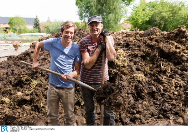 Bild 1 von 5: Checker Tobi mit Bauer Herbert Gutmann